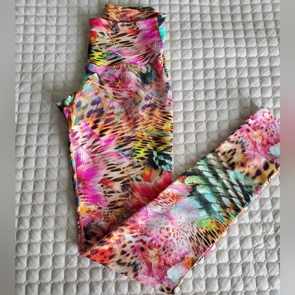 NWOT Vibrant Leggings By Candida Maria Sz Small